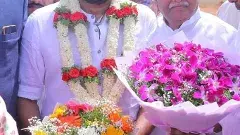 పవన్‌ కల్యాణ్‌కు కర్ణాటకలో ఘన స్వాగతం