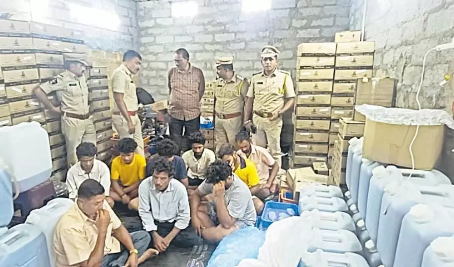 మద్యం మాఫియా గుప్పెట మద్యం ప్రియులు