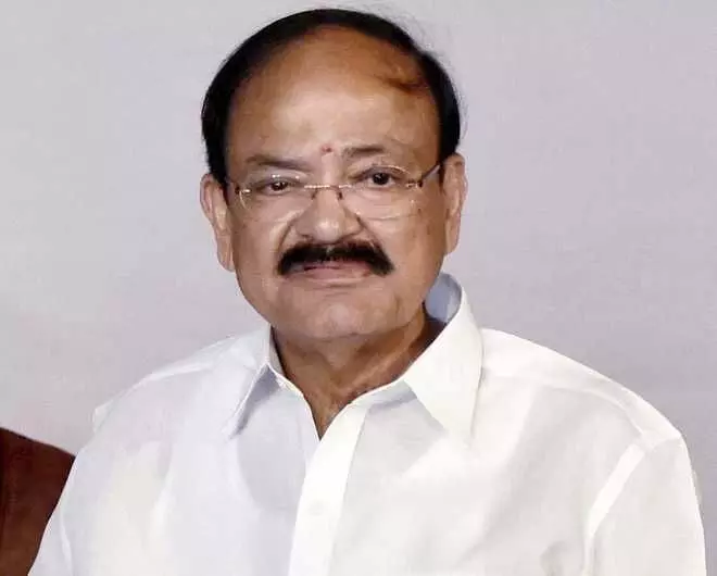 సీజేఐపై దాడి తీవ్రంగా పరిగణించాలి- వెంకయ్య