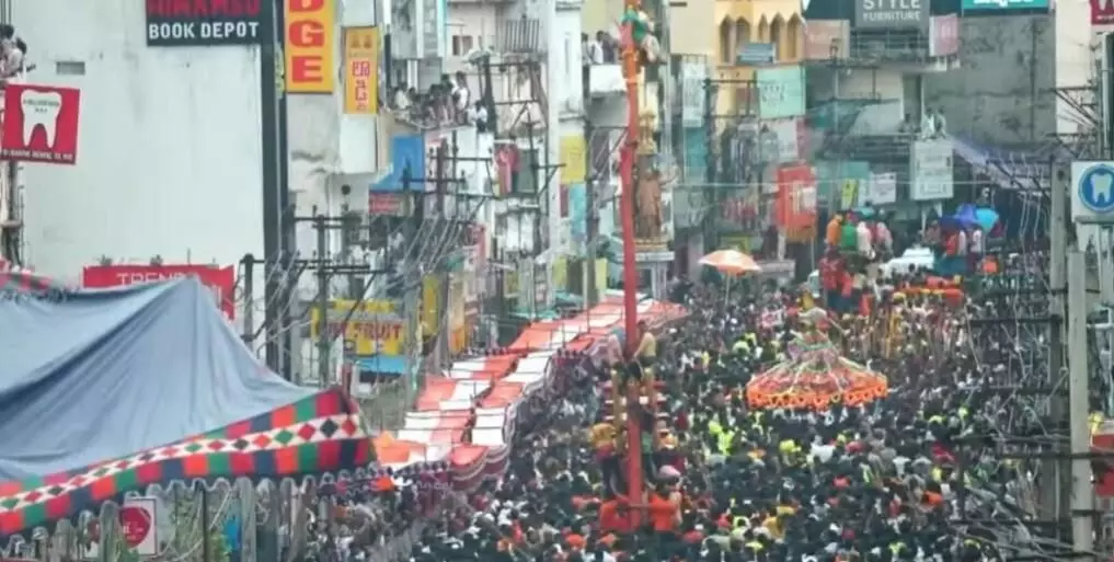 సిరిమాను సంబరంతో మురిసిన విజయనగరం