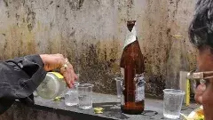 మద్యపానం ముళ్ల తీగె వూరూర అల్లుకుంటున్నది...