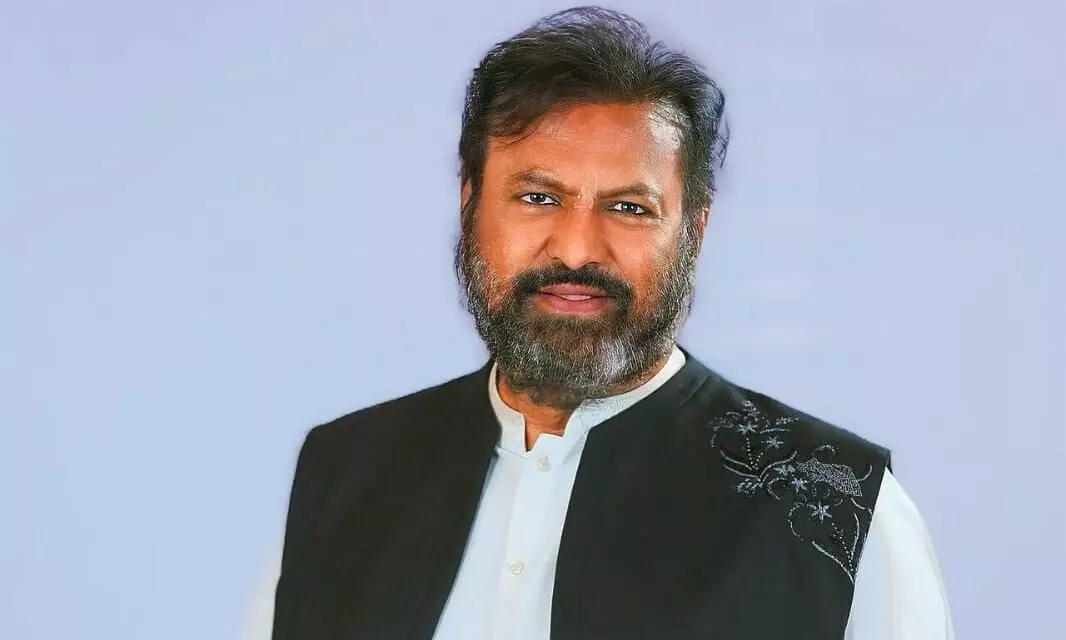 మోహన్ బాబు ఇదేం పద్దతి...? ఫీజులతో దోపిడీ చేస్తారా..?