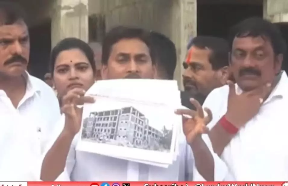 పేదవాడి వైద్యాన్ని ప్రైవేటుకు అమ్మేస్తారా? పేదవాడి వైద్యాన్ని ప్రైవేటుకు అమ్మేస్తారా?