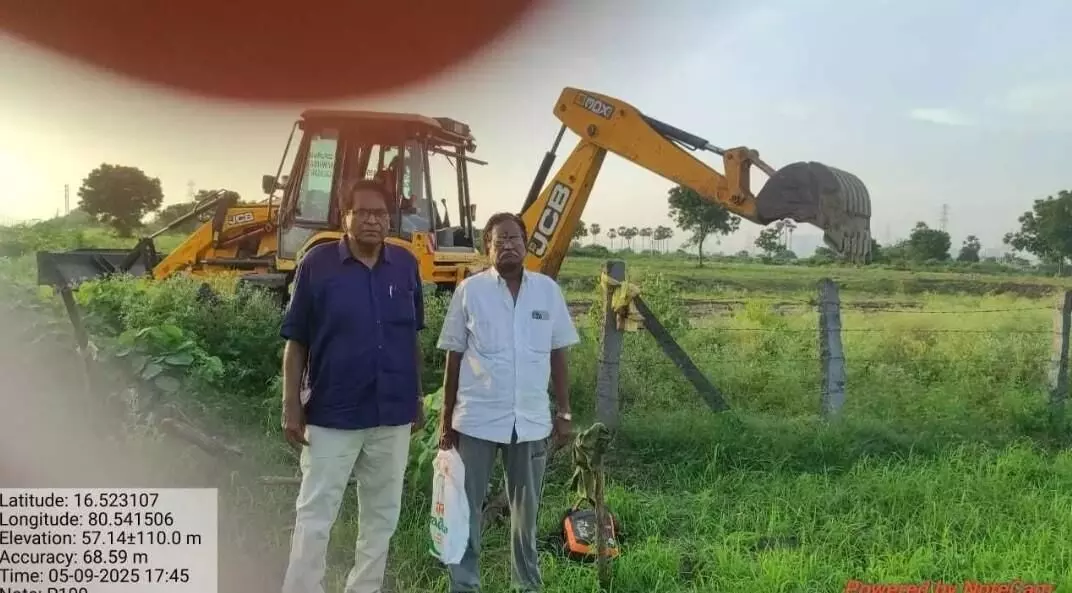 అమరావతిలో మా భూములు లాక్కున్నారు అమరావతిలో మా భూములు లాక్కున్నారు