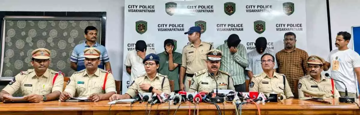 సొంతింటికే కన్నం వేసి.. ఆపై పోలీసులకు చిక్కి.. సొంతింటికే కన్నం వేసి.. ఆపై పోలీసులకు చిక్కి..