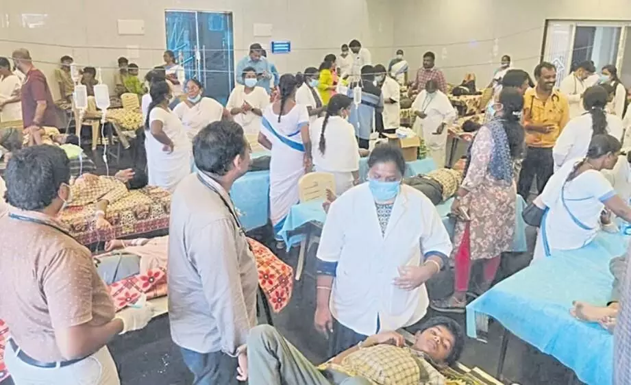 హాస్టల్ విద్యార్థులంటే అంత చులకనా?