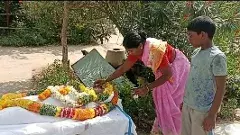 ఇదేనా మానవత్వం..! వీధిలోనే ఆగిన మృతదేహం..