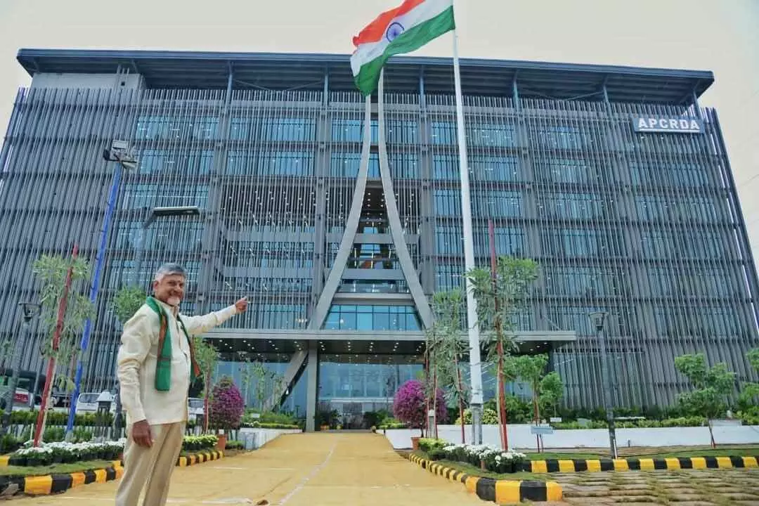 భూములివ్వకపోతే, ఆమరావతిని అకాశంలో కట్టాల్నా...
