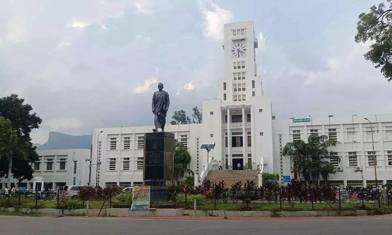 సర్కారీ పీజీ కోర్సులకు విద్యార్థులు కావలెను! సర్కారీ పీజీ కోర్సులకు విద్యార్థులు కావలెను!