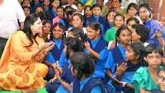 సైగల భాష నేర్చుకున్నకరీంనగర్ కలెక్టర్