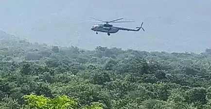 ఒకే హెలికాఫ్టర్ లో ఆ ముగ్గురూ.. బీజేపీ నేతకు నో ప్లేస్ ఒకే హెలికాఫ్టర్ లో ఆ ముగ్గురూ.. బీజేపీ నేతకు నో ప్లేస్
