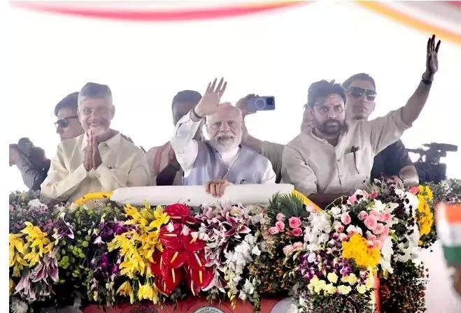 మోదీ టూరు.. ఆ ముగ్గురిదే జోరు! మోదీ టూరు.. ఆ ముగ్గురిదే జోరు!