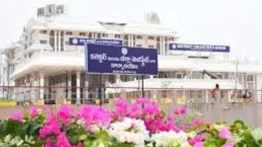 తిరుపతి కలెక్టరేట్కి బాంబు బెదిరింపు– పోలీసుల ఉరుకులు పరుగులు తిరుపతి కలెక్టరేట్కి బాంబు బెదిరింపు– పోలీసుల ఉరుకులు పరుగులు
