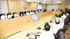 అటు మంత్రులు, ఇటు ఉద్యోగులు మధ్యలో అధికారులు