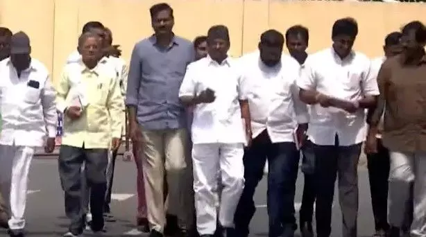 ఉద్యోగులకు ప్రభుత్వం న్యాయం చేస్తుందా ఉద్యోగులకు ప్రభుత్వం న్యాయం చేస్తుందా