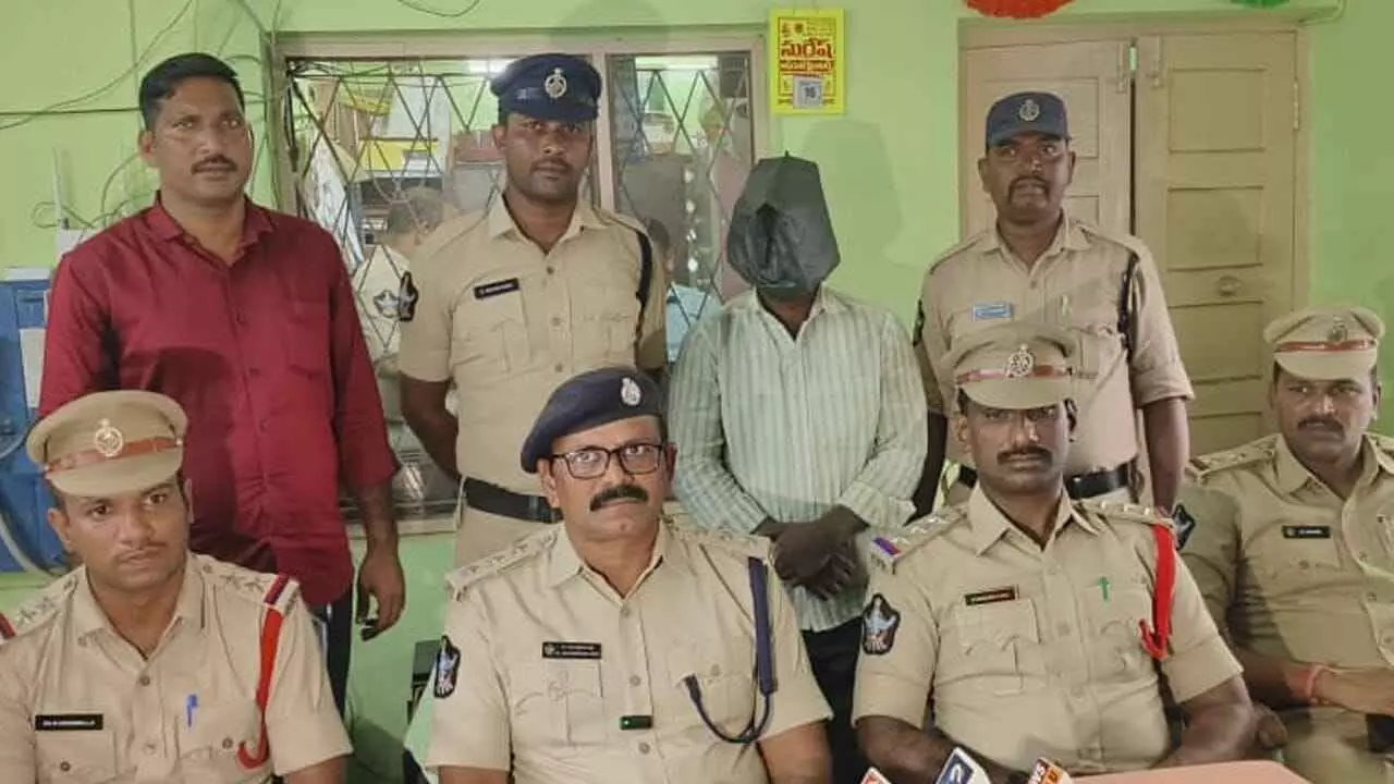 గుంటూరు:తల్లిదండ్రుల ఆత్మశాంతించాలని ప్రత్యర్థి హత్య గుంటూరు:తల్లిదండ్రుల ఆత్మశాంతించాలని ప్రత్యర్థి హత్య