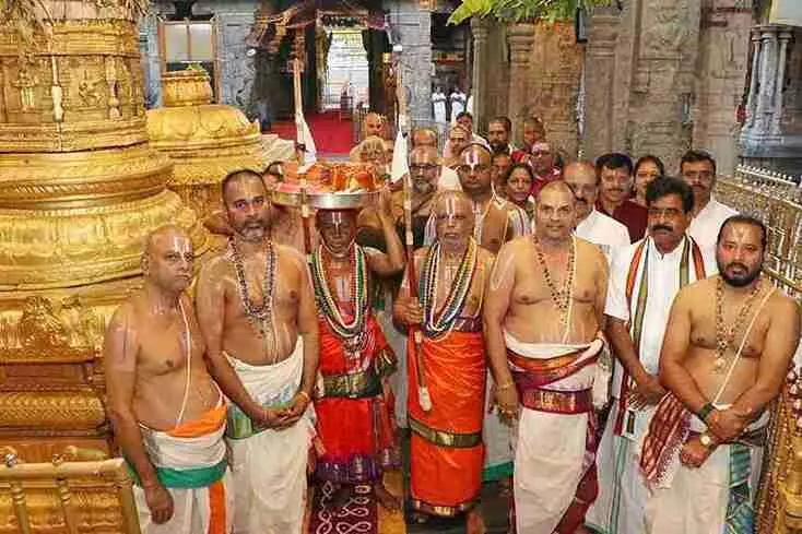 శ్రీవారి ఆలయంలో దీపావళి సంబురం శ్రీవారి ఆలయంలో దీపావళి సంబురం