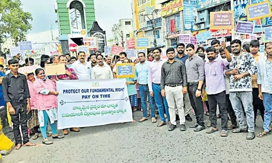 ఆరోగ్యశ్రీ నెట్వర్క్ ఆస్పత్రుల సమ్మె ఉధృతం ఆరోగ్యశ్రీ నెట్వర్క్ ఆస్పత్రుల సమ్మె ఉధృతం