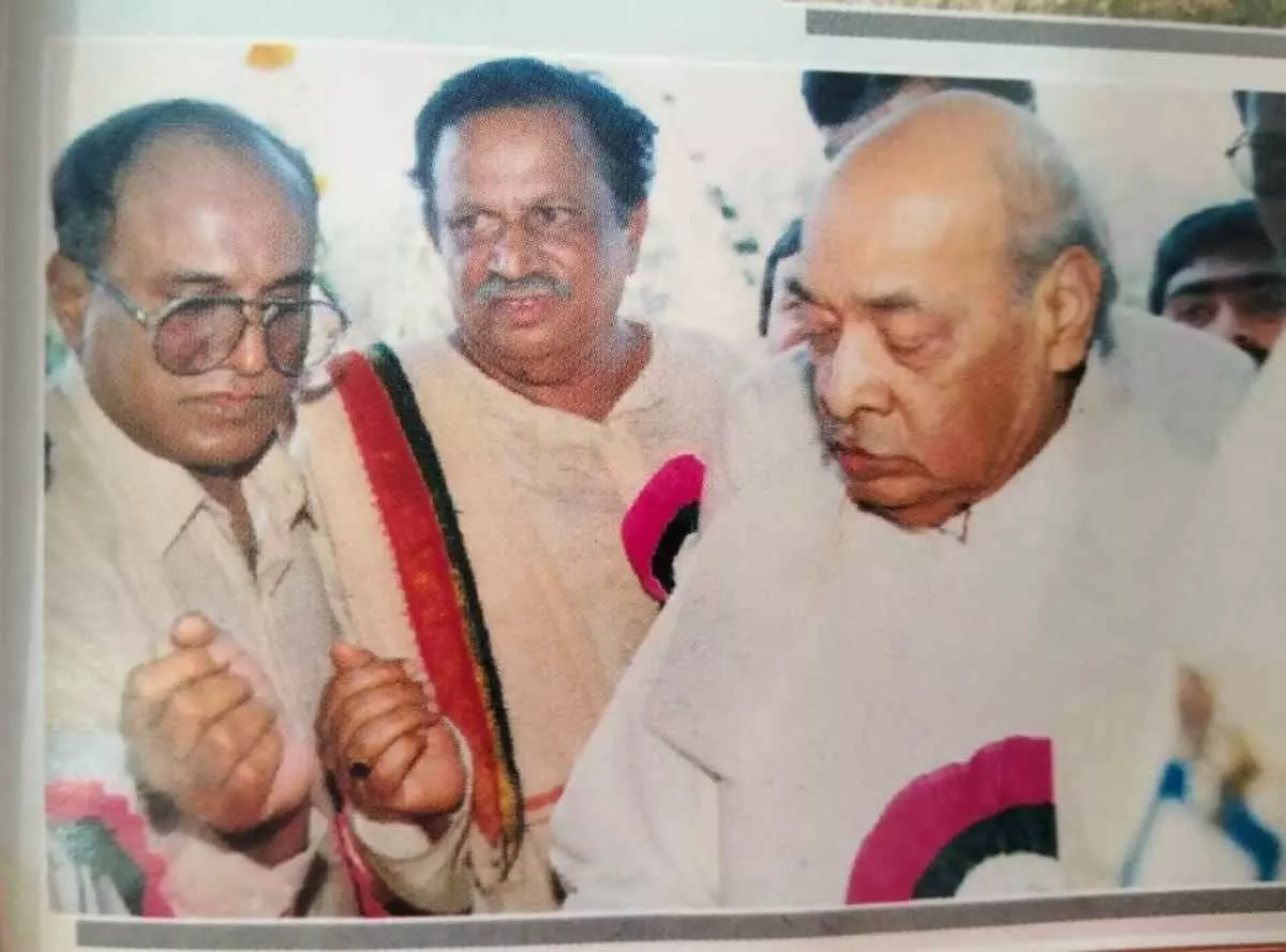 ఆదర్శ నాయకుడు బొజ్జా వెంకటరెడ్డి ఆదర్శ నాయకుడు బొజ్జా వెంకటరెడ్డి