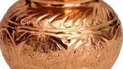 చెంబుకు మహిమలున్నాయని మోసపోయిన మహిళా డాక్టర్