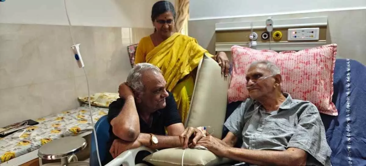 నా రాజకీయ గురువును కడసారి చూడలేకపోయాను నా రాజకీయ గురువును కడసారి చూడలేకపోయాను