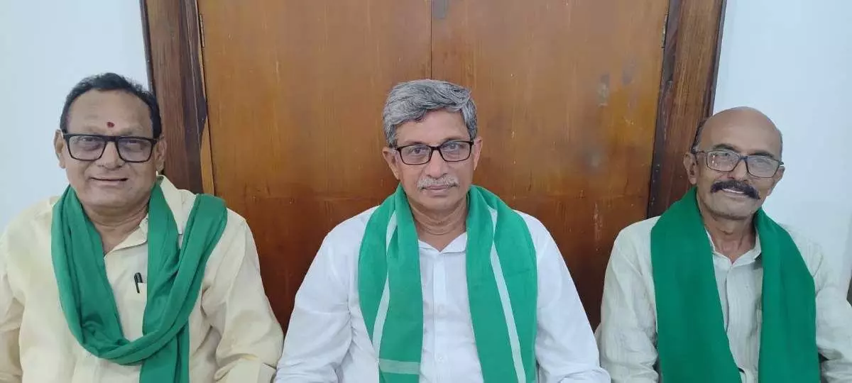 శ్రీశైలం నంద్యాల జిల్లాలోనే కొనసాగాలి శ్రీశైలం నంద్యాల జిల్లాలోనే కొనసాగాలి