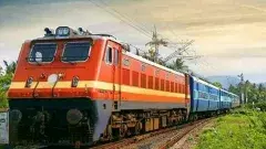 మొంథా ముప్పు..50కి పైగా రైల్వే స్టేషన్లలో కంట్రోల్ రూమ్‌లు