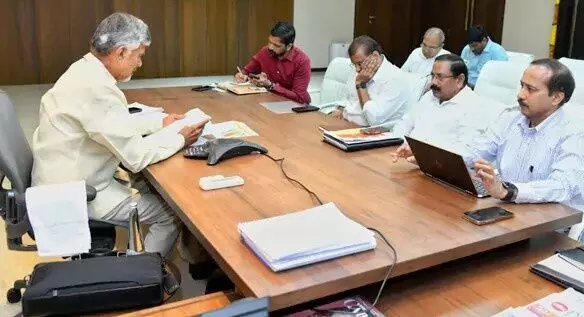 తుపాను షెల్టర్లలోని బాధితులకు రూ.3వేల నగదు తుపాను షెల్టర్లలోని బాధితులకు రూ.3వేల నగదు