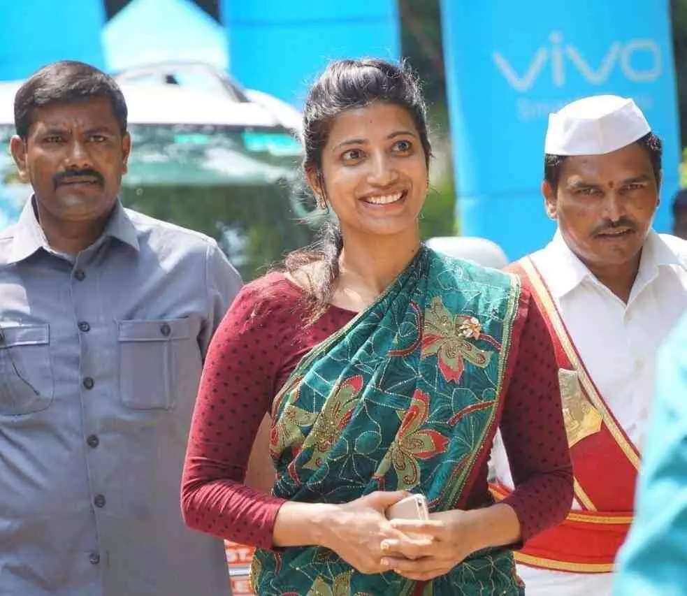 ఆమ్రపాలి IAS వర్కింగ్ స్టైలే వేరు