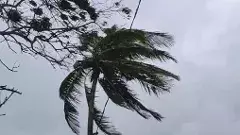 ఉప్పాడ తీరంలో ఉధృతంగా మోంథా