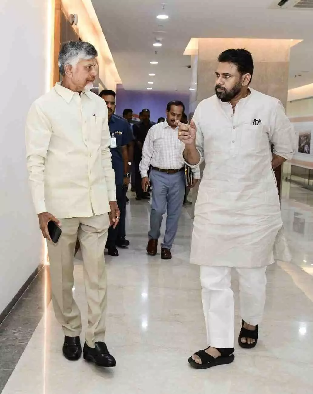 డ్రోన్లతో మొంథా గాలుల విధ్వంసాన్ని గుర్తించండి