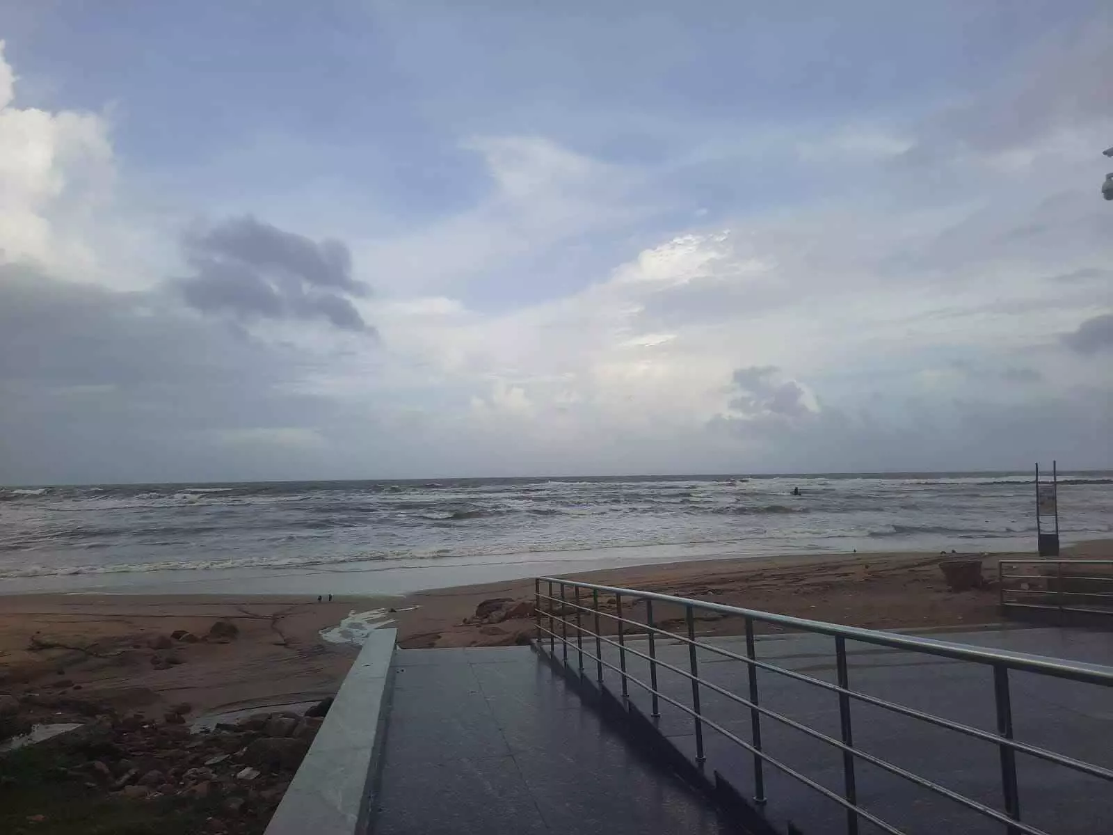 తీరాన్ని తాకావ్,  మొంథా మొంథా.. ఇపుడు ఏం చేస్తావ్! తీరాన్ని తాకావ్,  మొంథా మొంథా.. ఇపుడు ఏం చేస్తావ్!