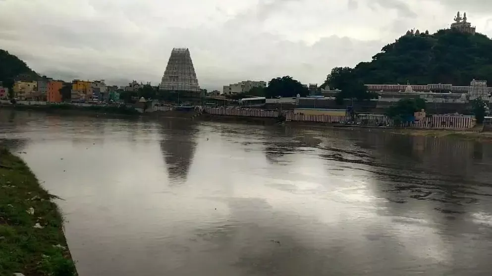 వానొచ్చే..  వరద తెచ్చే.. నదులన్నీ ఉప్పొంగే..