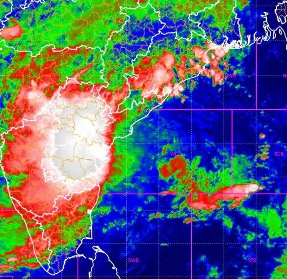 మొంథా తుపాను ముప్పు తప్పింది, గండం గడిచింది మొంథా తుపాను ముప్పు తప్పింది, గండం గడిచింది