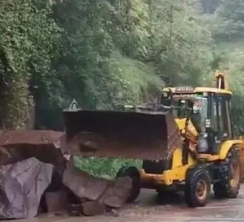 గుంటూరు, ప్రకాశం, గోదావరి జిల్లాలకు ఏ క్షణంలోనైనా వరదలు.. గుంటూరు, ప్రకాశం, గోదావరి జిల్లాలకు ఏ క్షణంలోనైనా వరదలు..