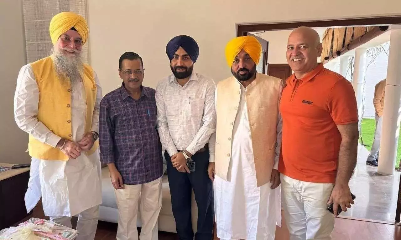 చండీగఢ్లో కేజ్రీవాల్కు 7-స్టార్ బంగ్లా? చండీగఢ్లో కేజ్రీవాల్కు 7-స్టార్ బంగ్లా?