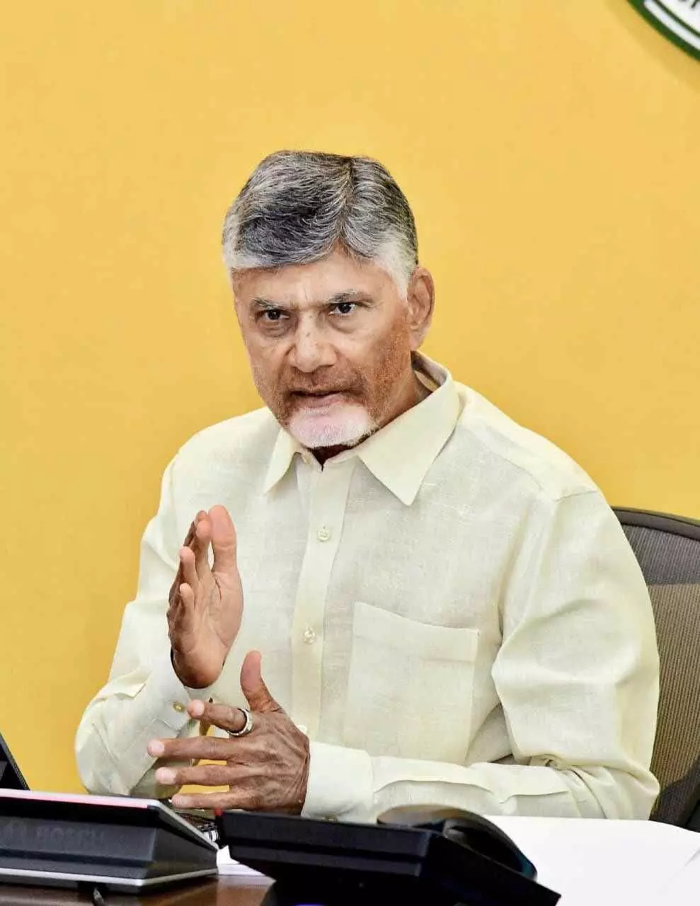 వర్షాలొచ్చాయని లేట్ చేస్తారేమో.. వర్షాలొచ్చాయని లేట్ చేస్తారేమో..