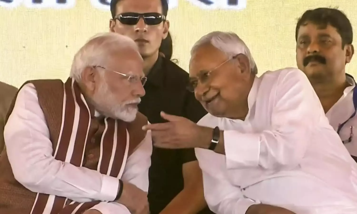 RJD పాలనను గుర్తుచేస్తూ.. బాహుబలిలను రంగంలోకి దింపిన NDA RJD పాలనను గుర్తుచేస్తూ.. బాహుబలిలను రంగంలోకి దింపిన NDA