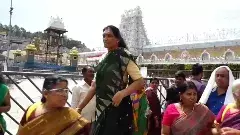 తిరుమల ఏడుకొండలపై ఏడు అడుగుల మహిళ..