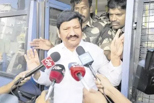 తెల్లవార్లు విచారణ..జైలుకు జోగి సోదరులు