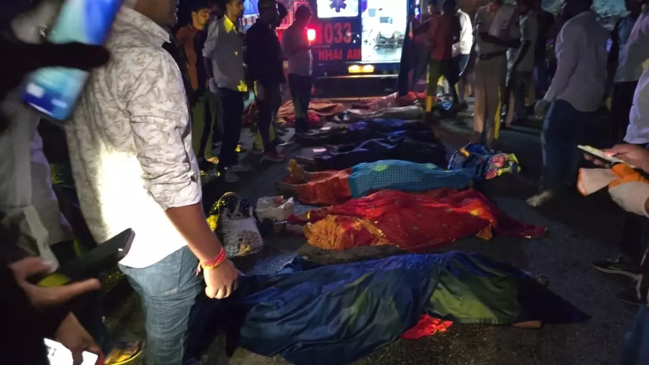 బీజాపూర్ రోడ్డు...మృత్యుమార్గంతో బేజార్