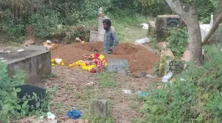 ఖననం చేసిన శవాన్ని ఎందుకు చోరీ చేయాలనుకున్నాడు? ఖననం చేసిన శవాన్ని ఎందుకు చోరీ చేయాలనుకున్నాడు?