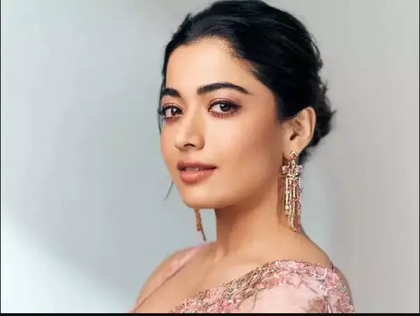 ‘పుష్ప’ సపోర్ట్ లేకుండా రష్మిక దుమ్ము రేపుతుందా? ‘పుష్ప’ సపోర్ట్ లేకుండా రష్మిక దుమ్ము రేపుతుందా?