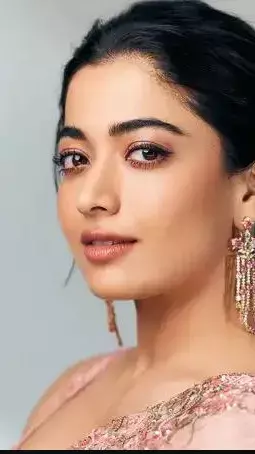 ‘పుష్ప’ సపోర్ట్ లేకుండా రష్మిక దుమ్ము రేపుతుందా?