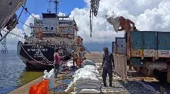 ఆంధ్ర తీరప్రాంత ఆర్థిక దర్పణం కాకినాడ పోర్టు