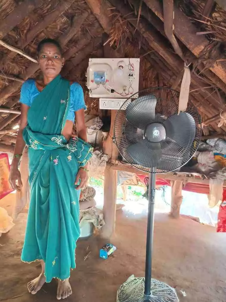 ఆ గూడెంకు కరెంటొచ్చింది