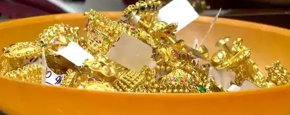 నకిలీ ’హాల్ మార్క్‘ తో బంగారం విక్రయాలు నకిలీ ’హాల్ మార్క్‘ తో బంగారం విక్రయాలు