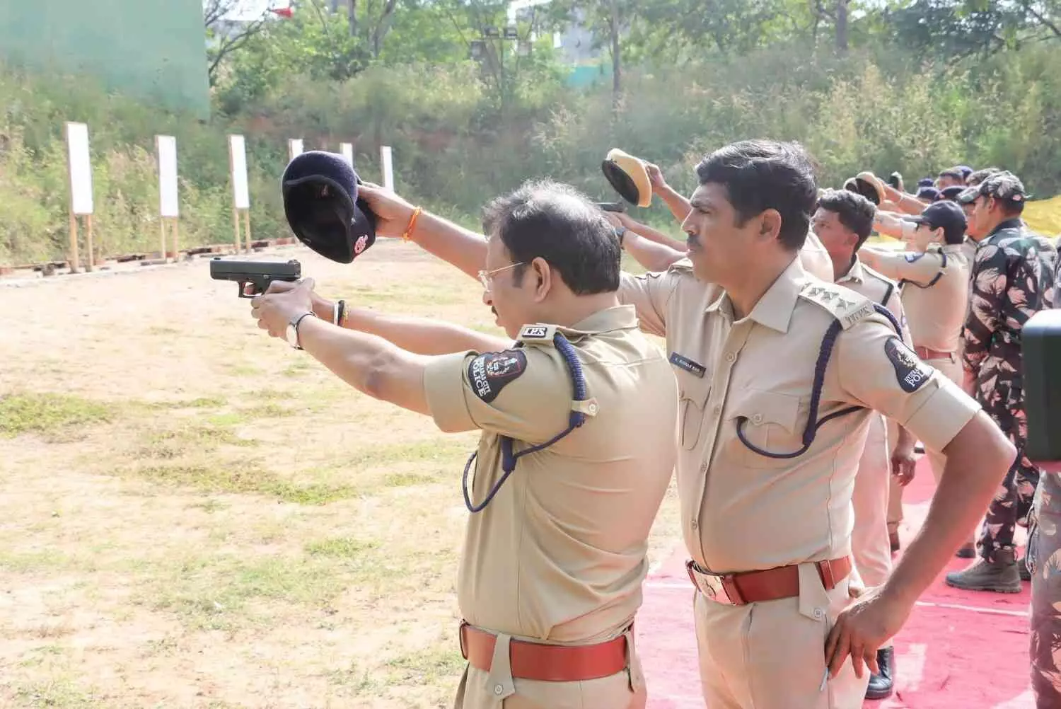 హైదరాబాద్ సీపీ సజ్జనార్ సోషల్ మీడియాలో యమ యాక్టివ్ హైదరాబాద్ సీపీ సజ్జనార్ సోషల్ మీడియాలో యమ యాక్టివ్