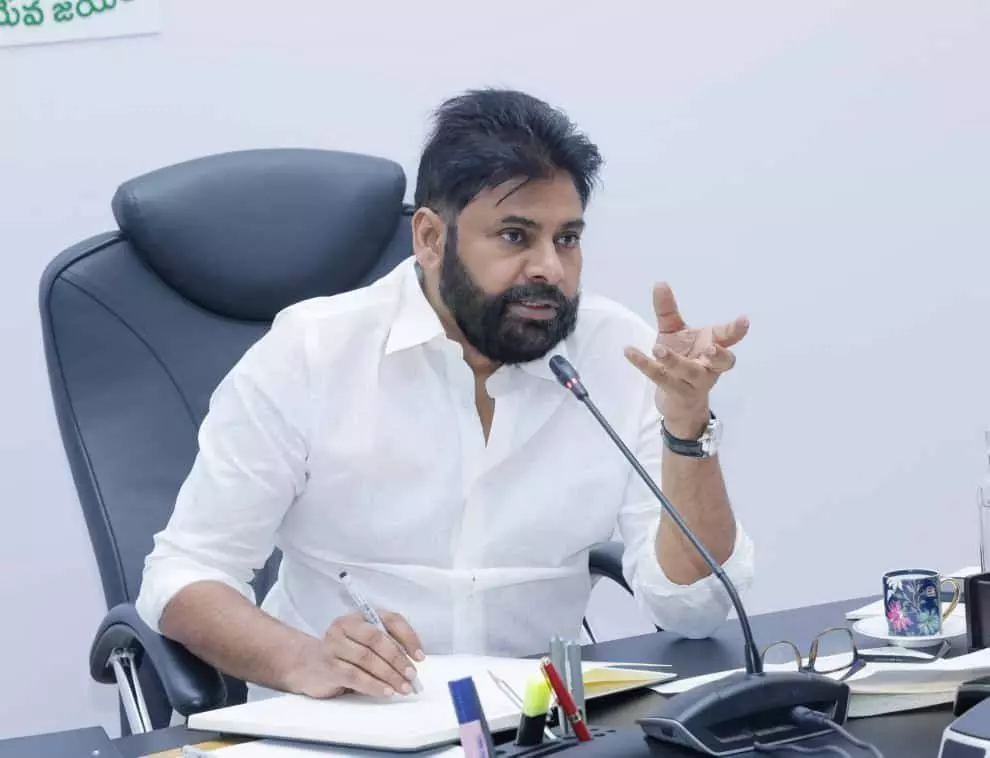 ప్రజల చేతుల్లో రోడ్ల సమాచారం ప్రజల చేతుల్లో రోడ్ల సమాచారం