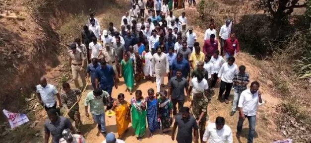 ‘‘అడవి తల్లి బాట’’ ఆశల మార్గాలు ‘‘అడవి తల్లి బాట’’ ఆశల మార్గాలు